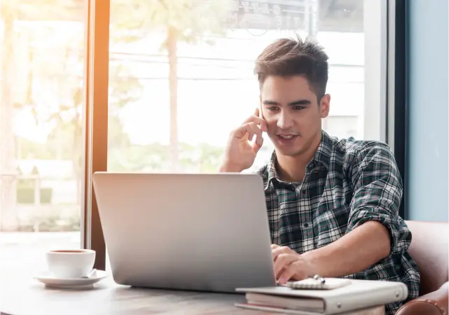 An online learner studying on the computer while taking an online nursing program